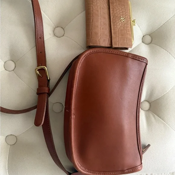 COACH Classic Tan Leather Crossbody Bag - Vintage - Great condition! - Picture 8 of 16